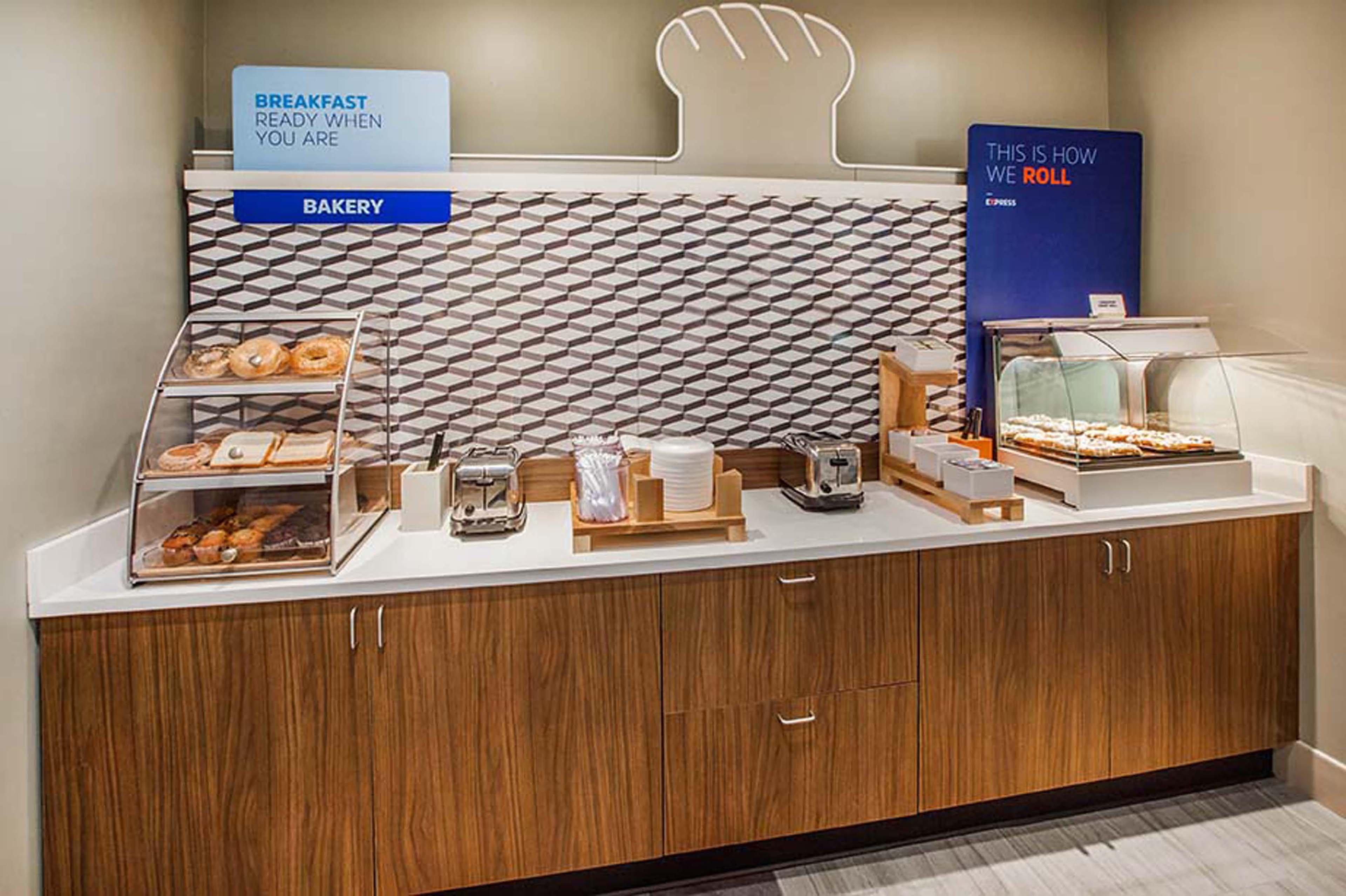 Holiday Inn Express & Suites Watsonville By Ihg Exteriör bild
