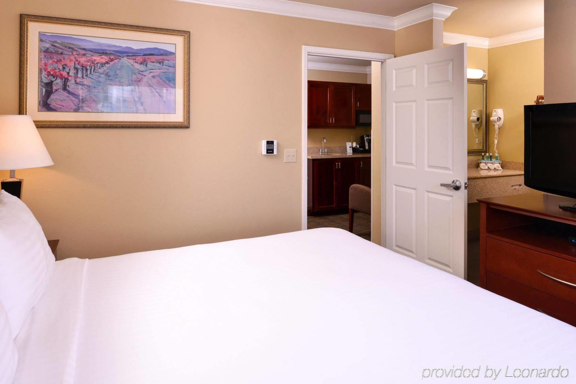 Holiday Inn Express & Suites Watsonville By Ihg Exteriör bild